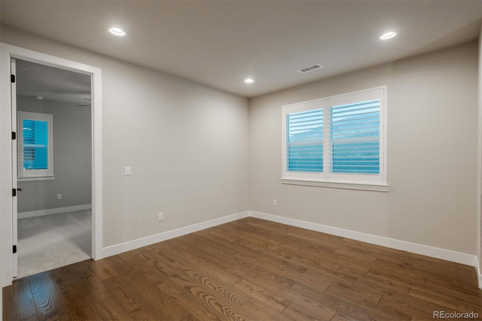 9398 Rockbluff Point