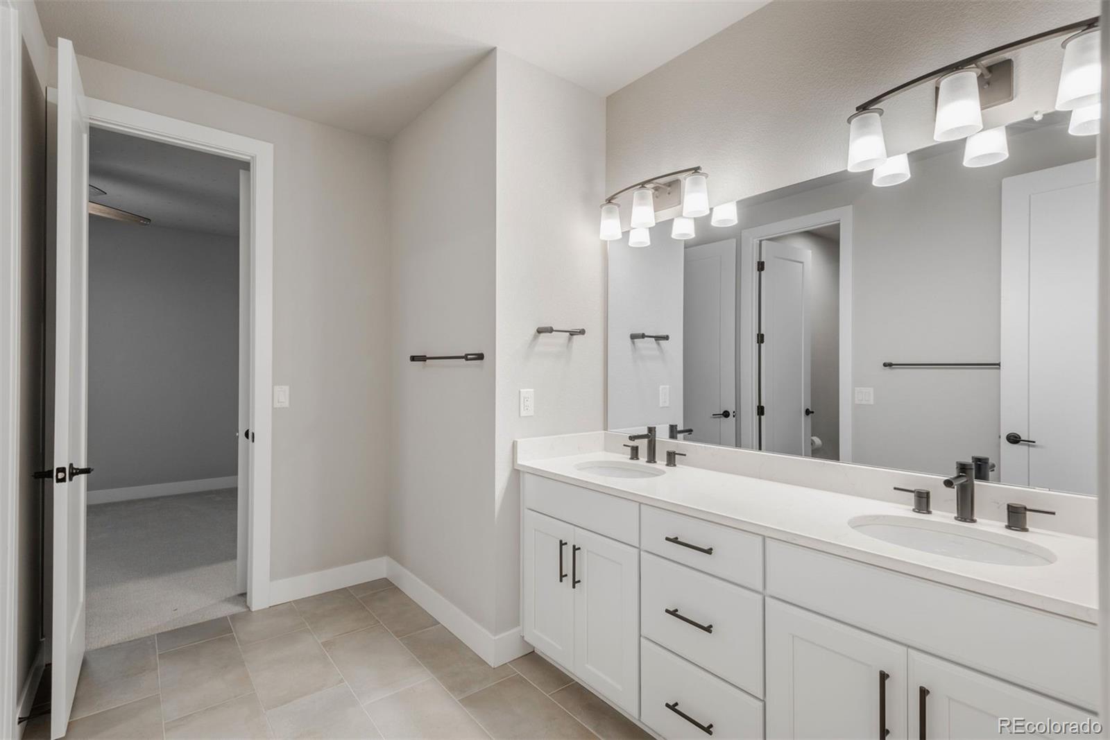 9398 Rockbluff Point