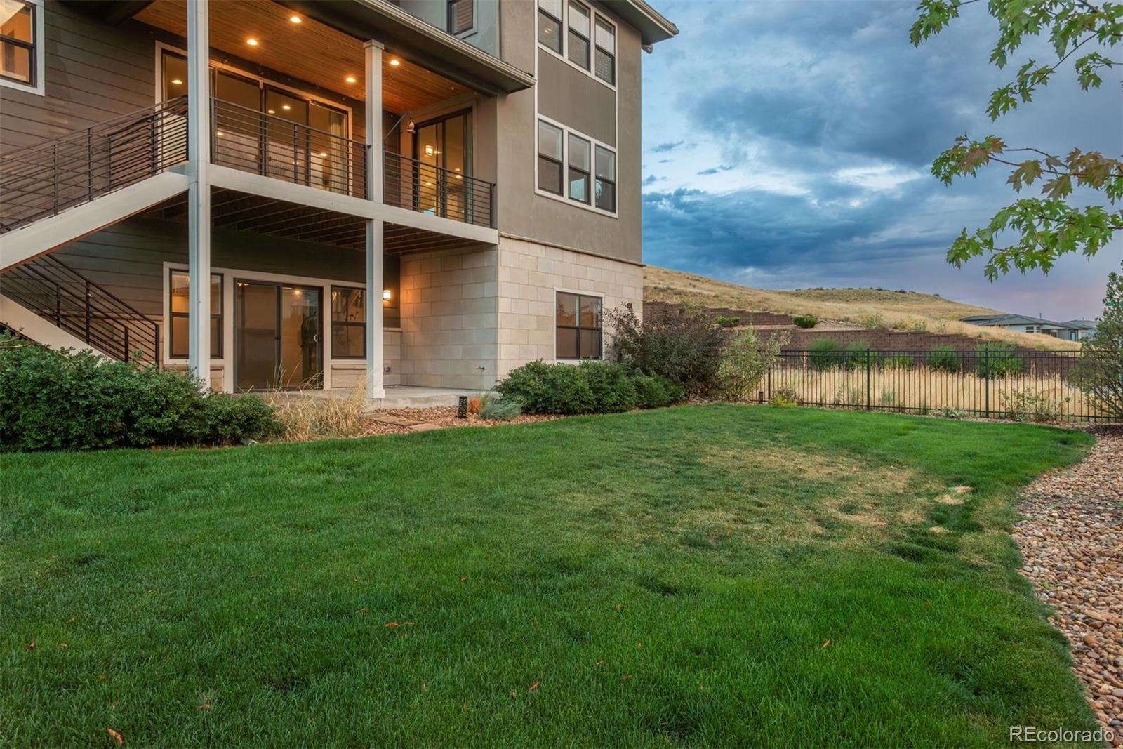 9398 Rockbluff Point