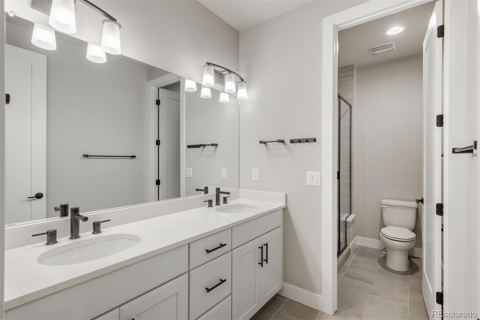 9398 Rockbluff Point