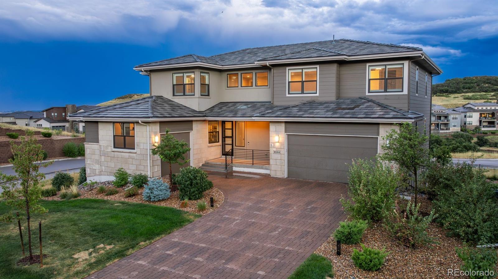 9398 Rockbluff Point