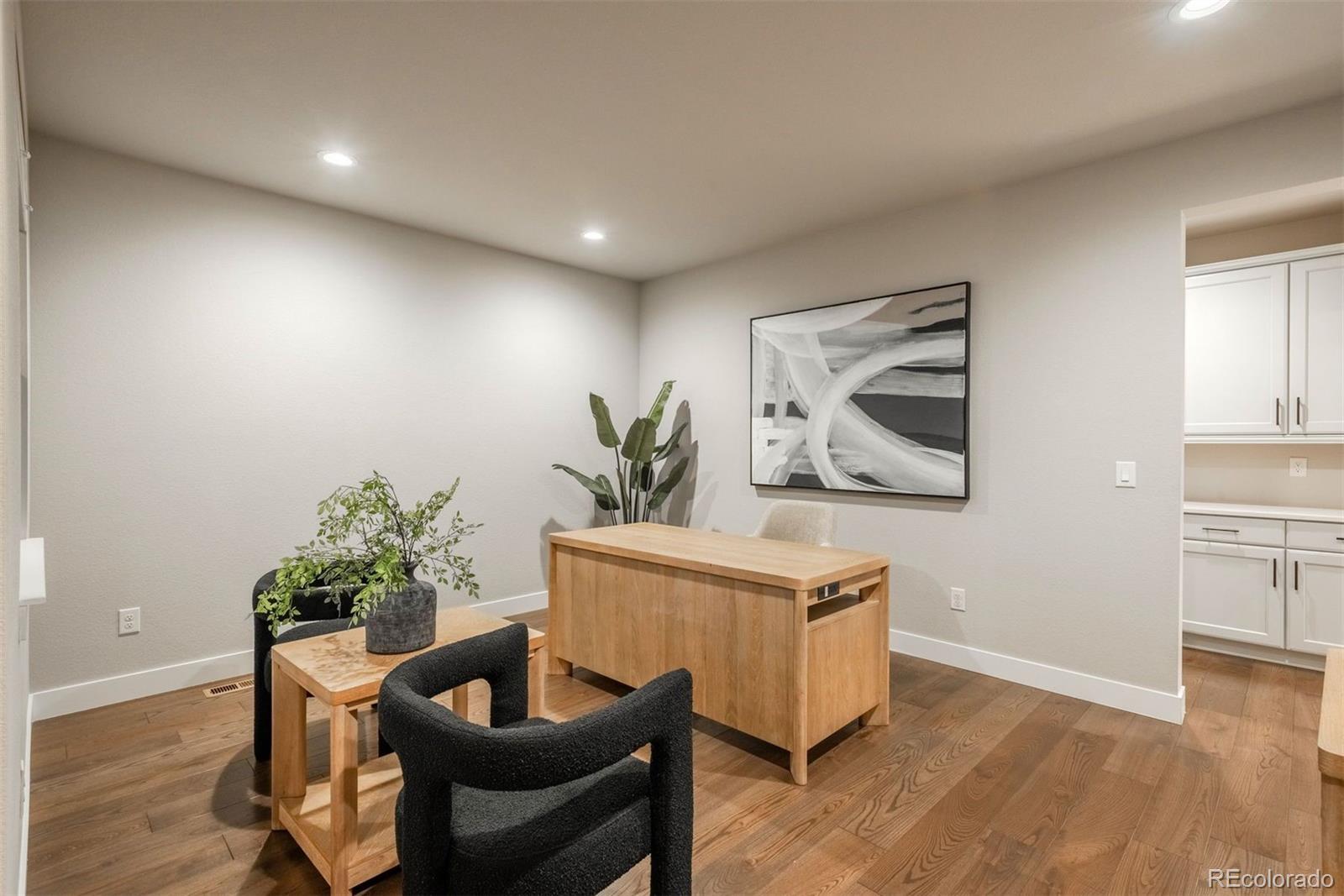 9398 Rockbluff Point