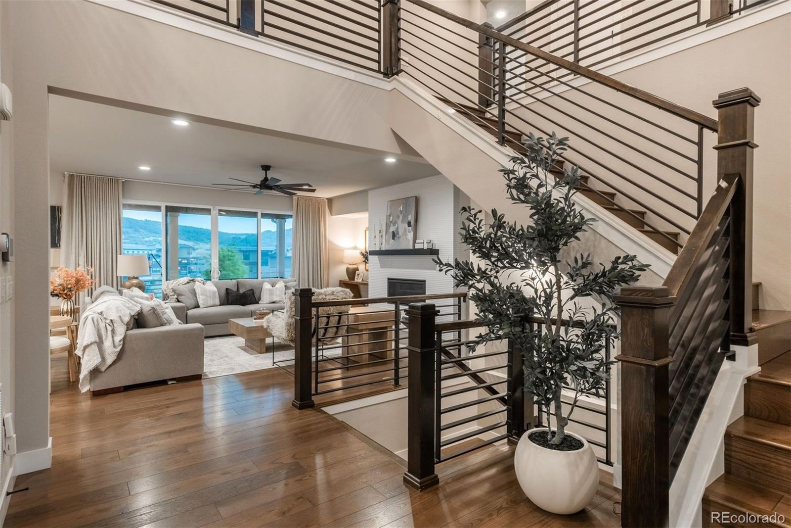 9398 Rockbluff Point