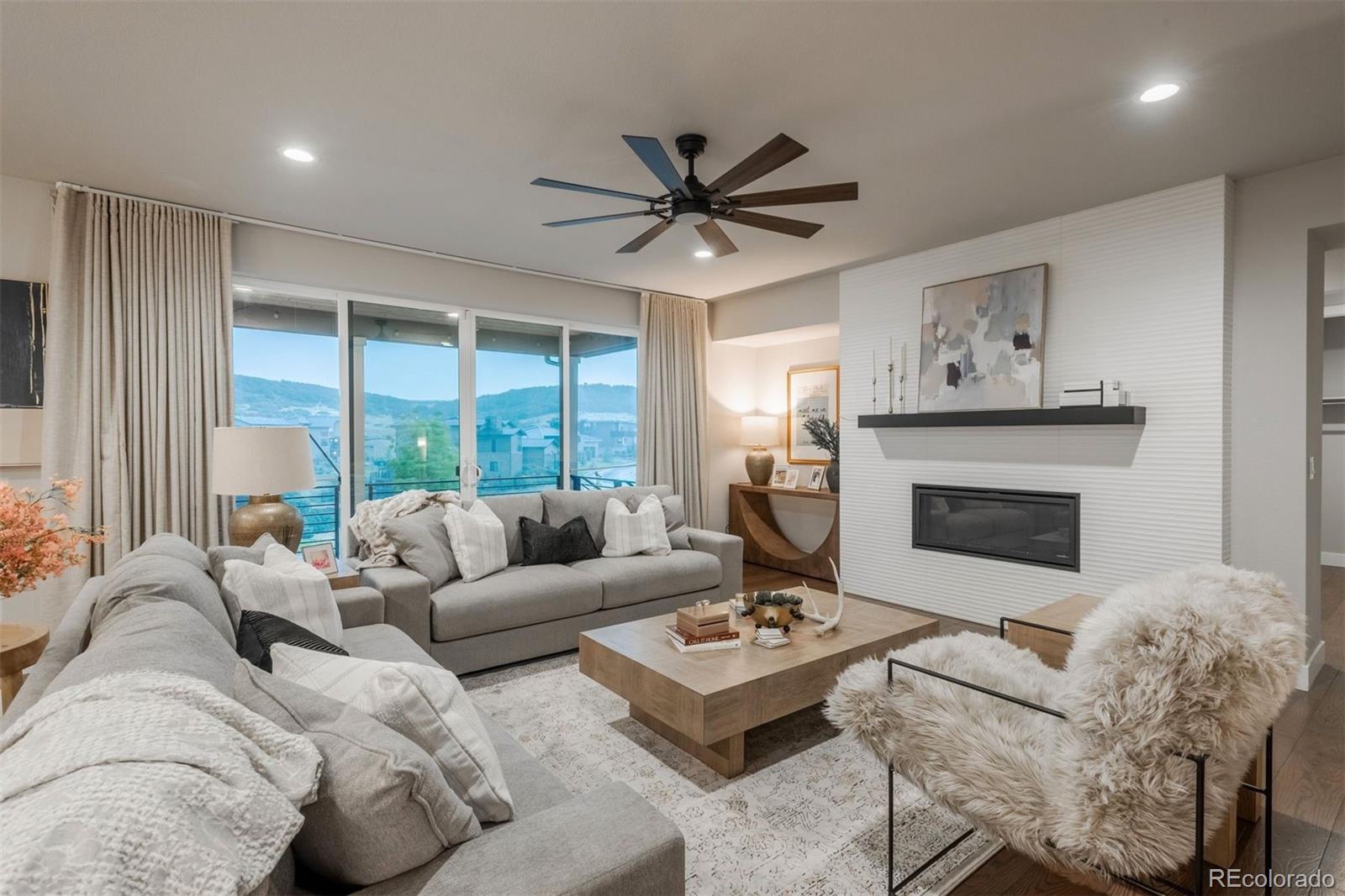 9398 Rockbluff Point