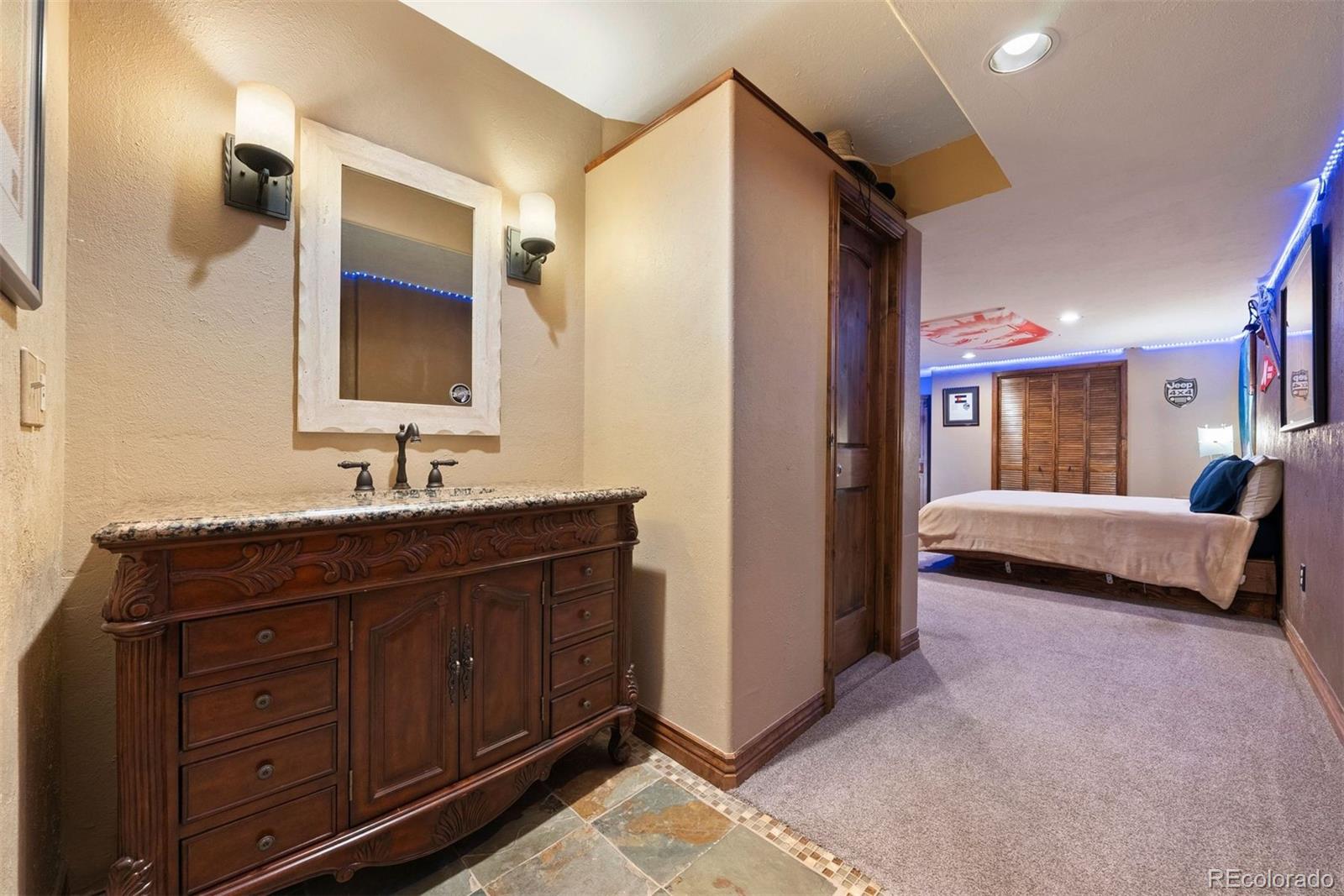 5038 E Nichols Place