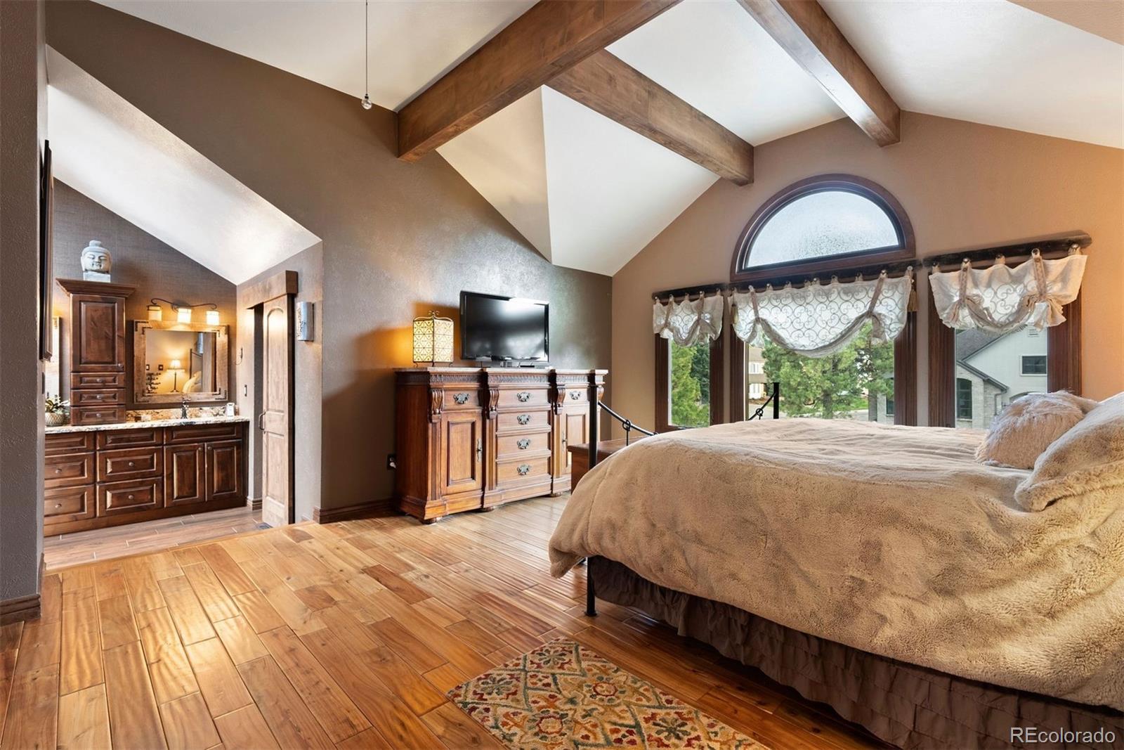 5038 E Nichols Place