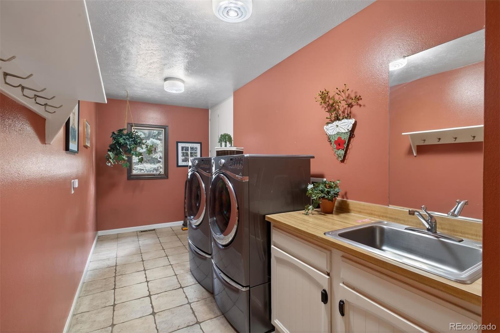 2002 Green Oaks Lane