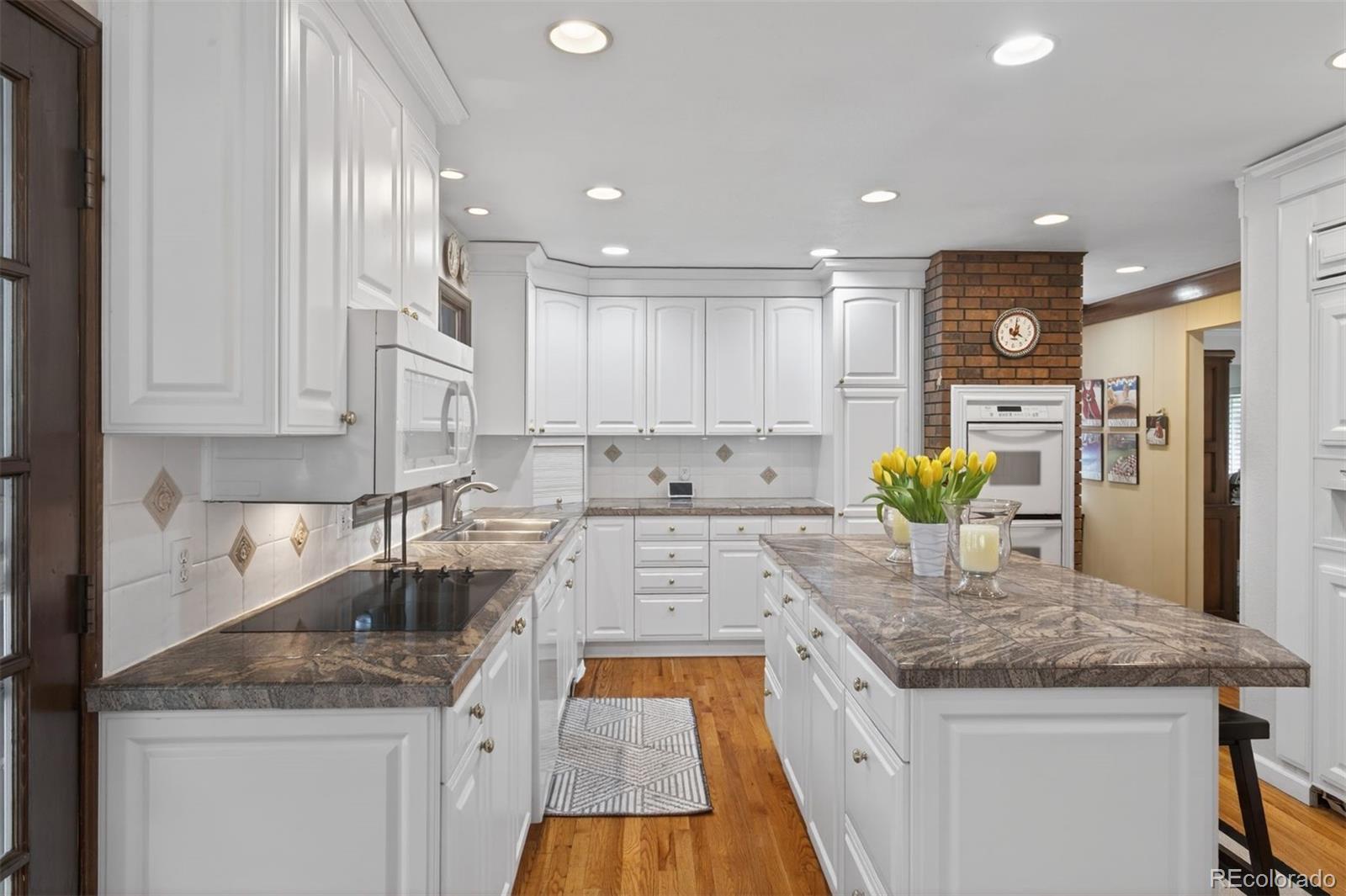 2002 Green Oaks Lane