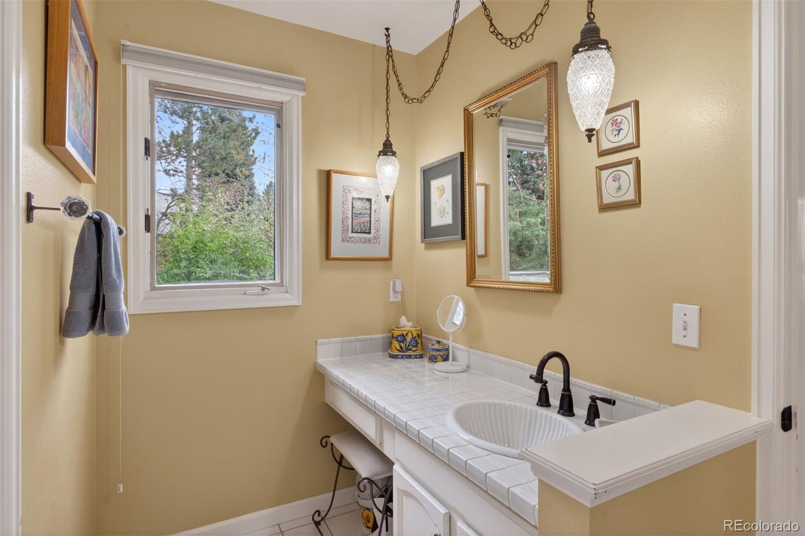 2002 Green Oaks Lane