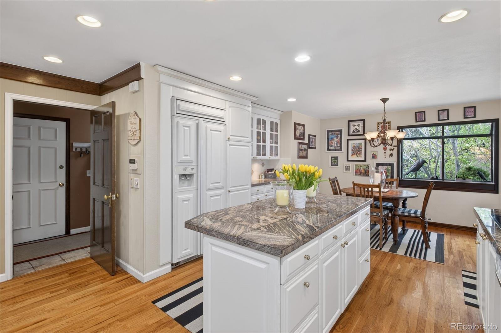 2002 Green Oaks Lane