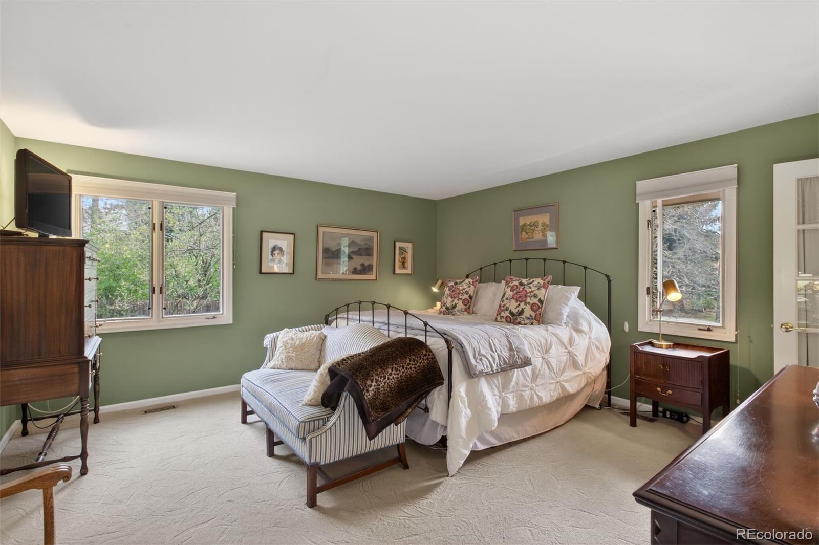 2002 Green Oaks Lane