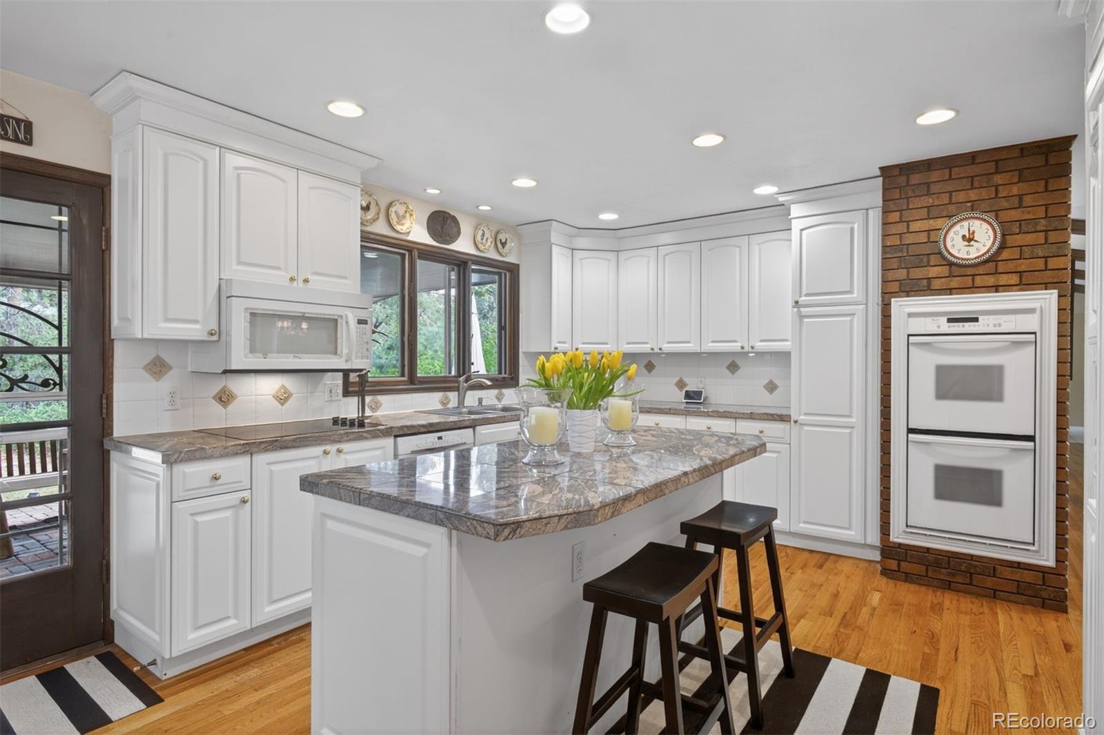 2002 Green Oaks Lane