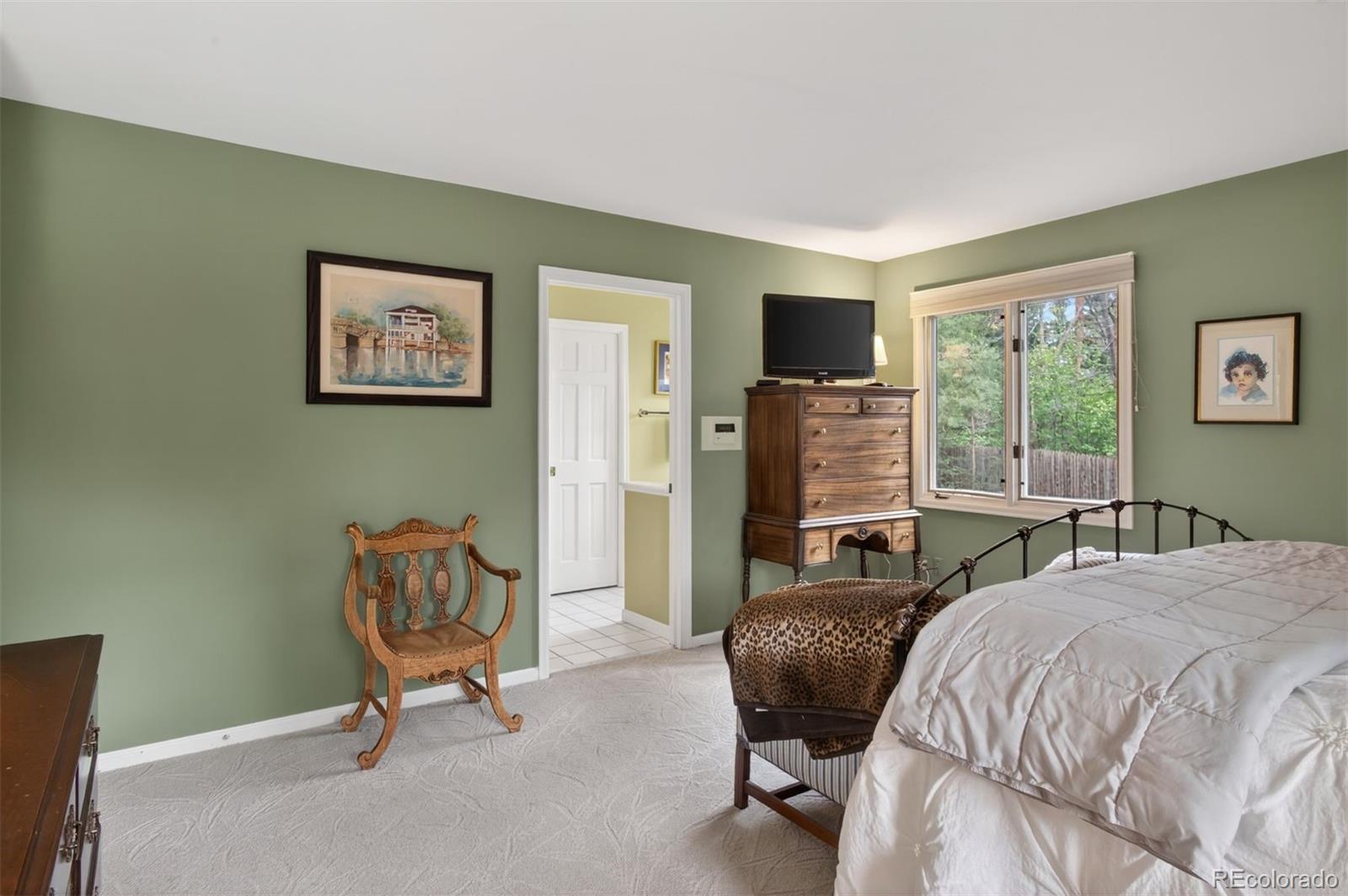 2002 Green Oaks Lane