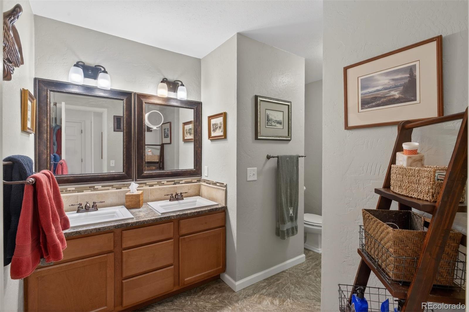 2002 Green Oaks Lane