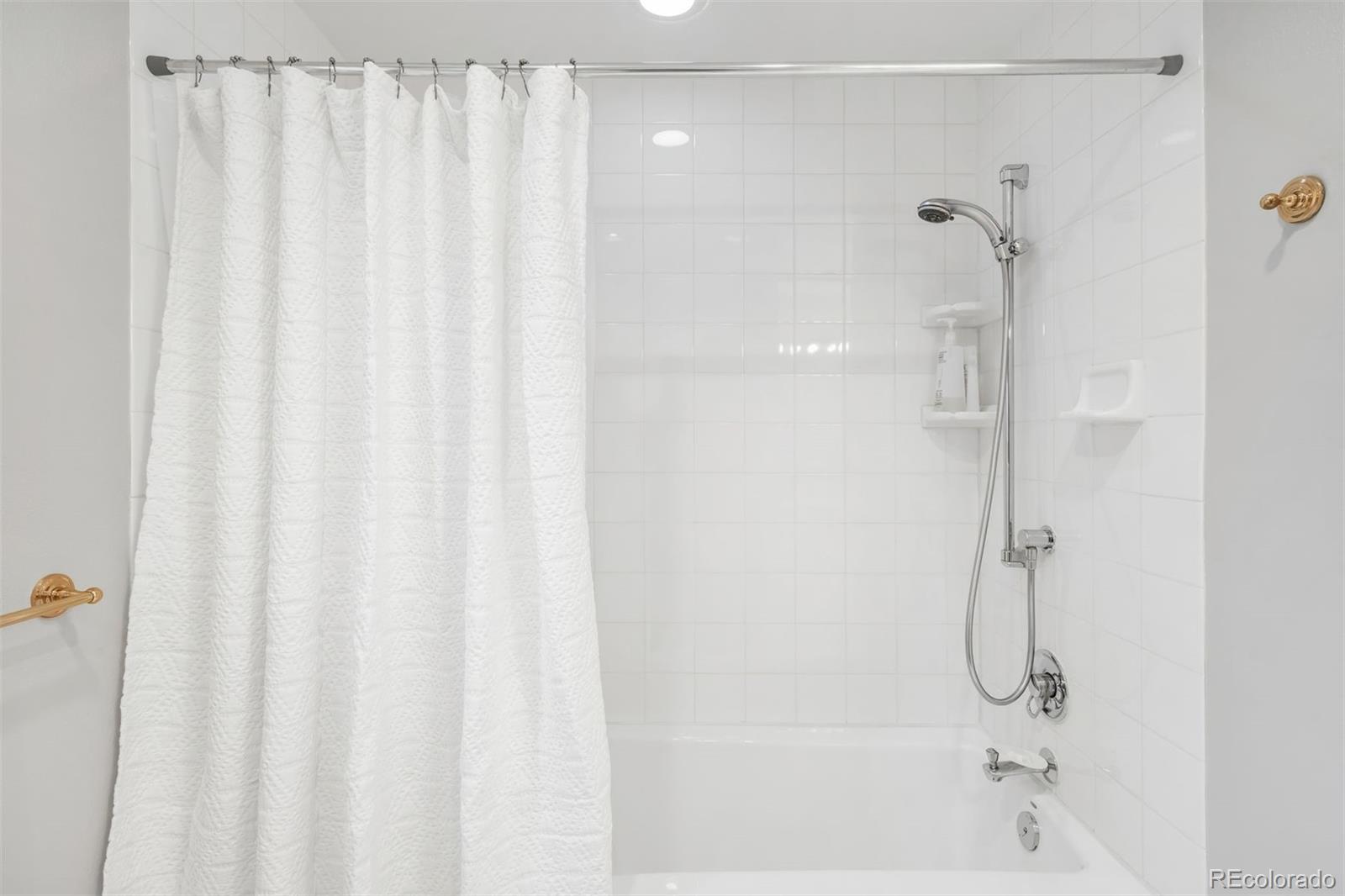 5832 S Geneva Street