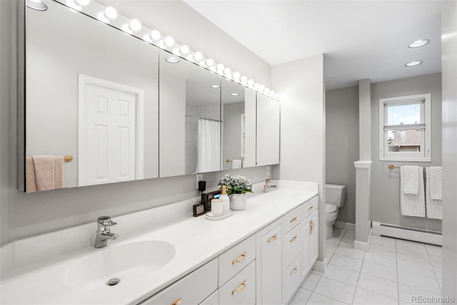 5832 S Geneva Street