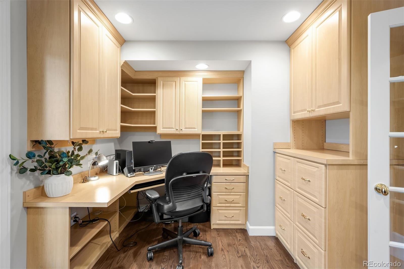 5832 S Geneva Street