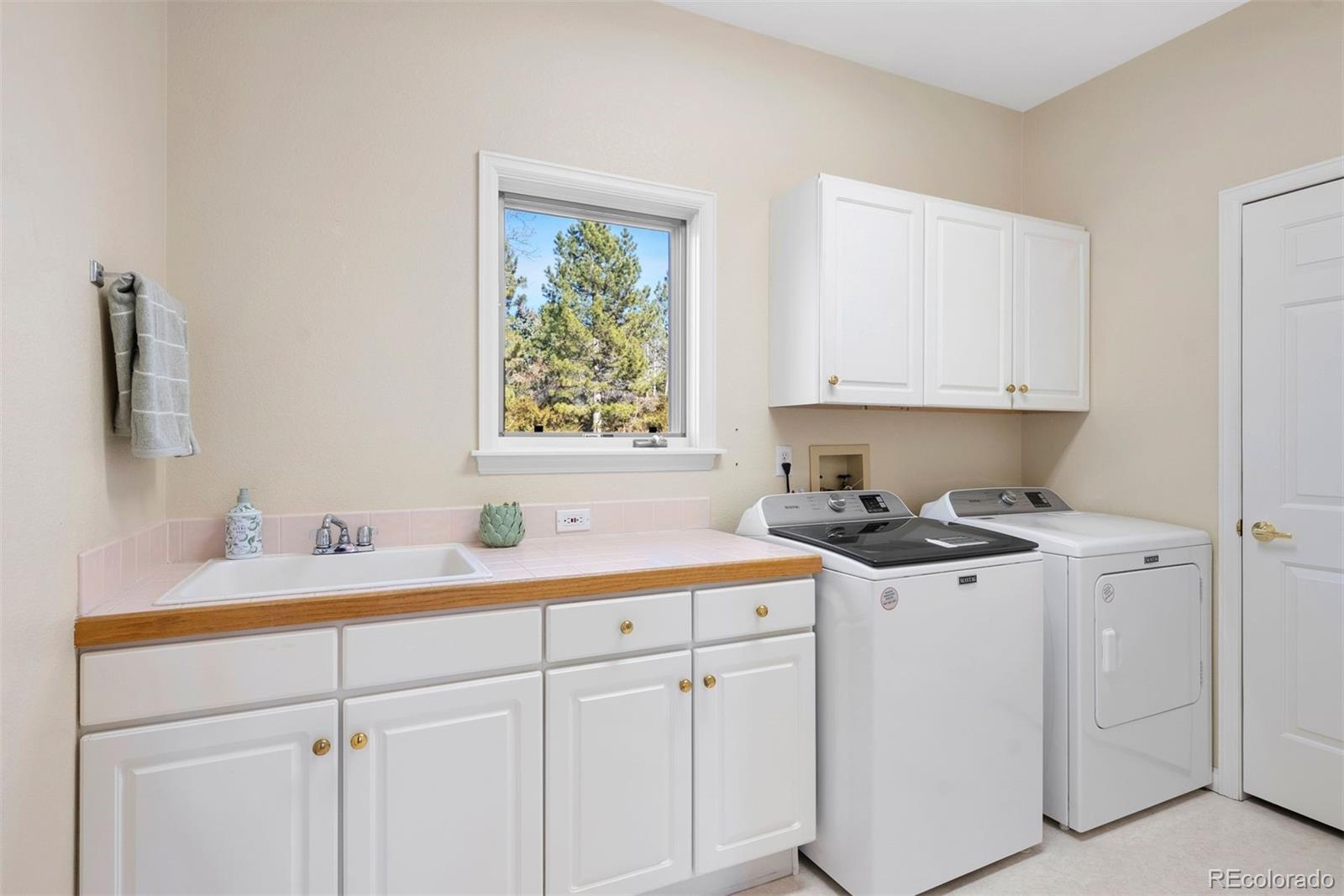 4212 E Orchard Place