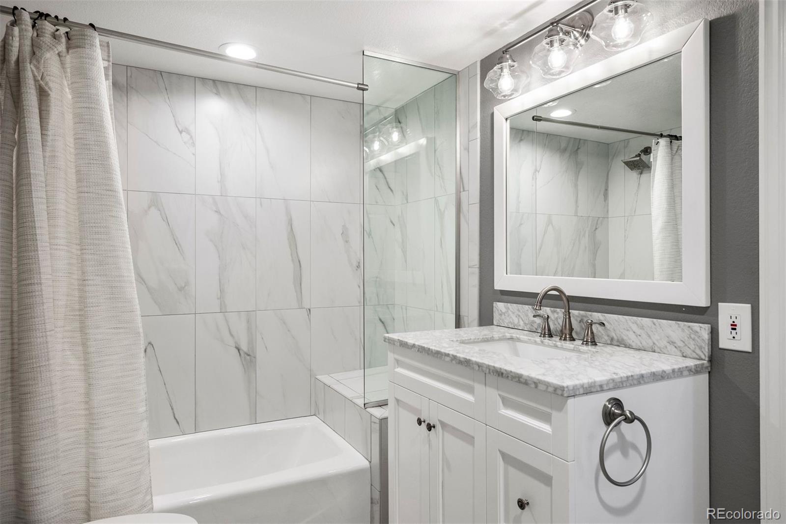 4212 E Orchard Place