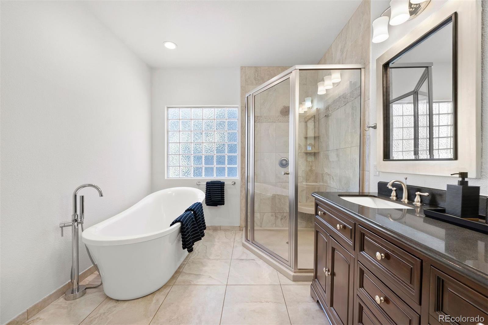 4212 E Orchard Place