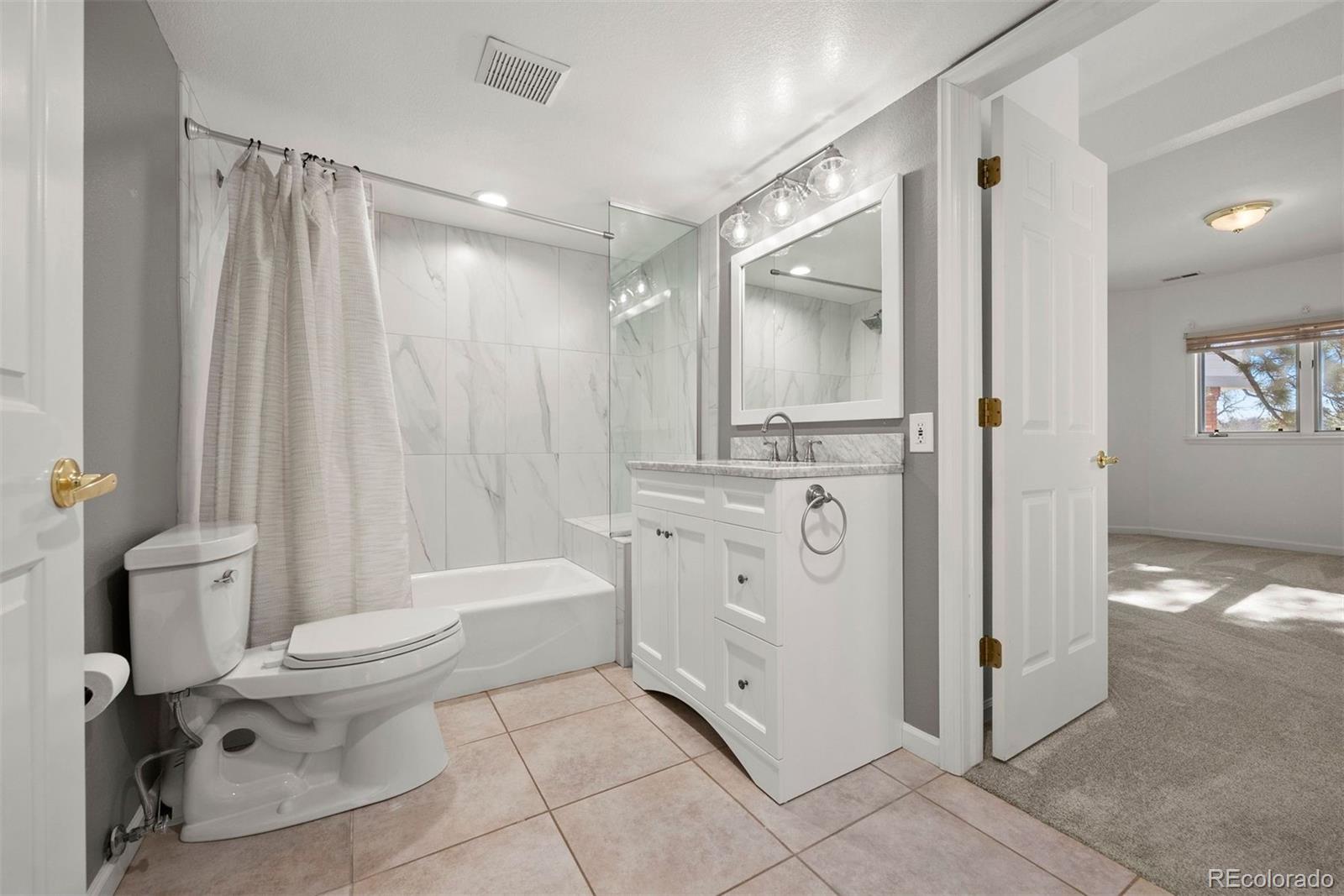 4212 E Orchard Place