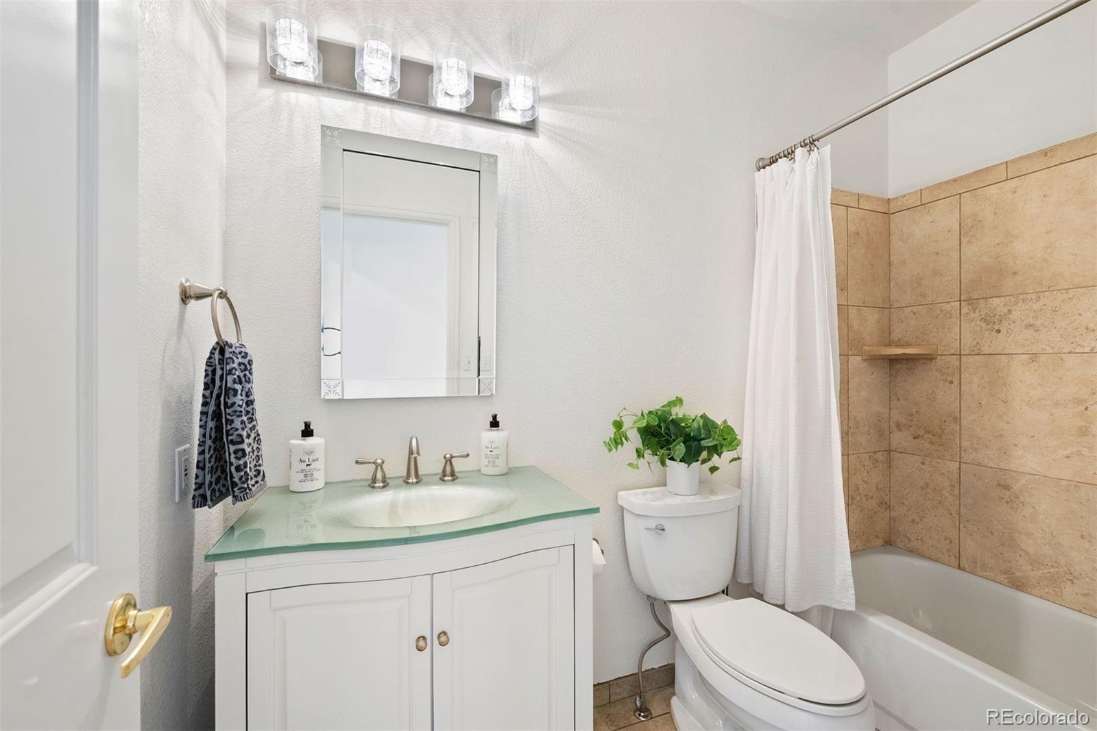 4212 E Orchard Place