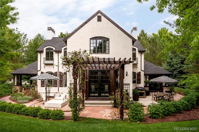 4 Foxtail Circle