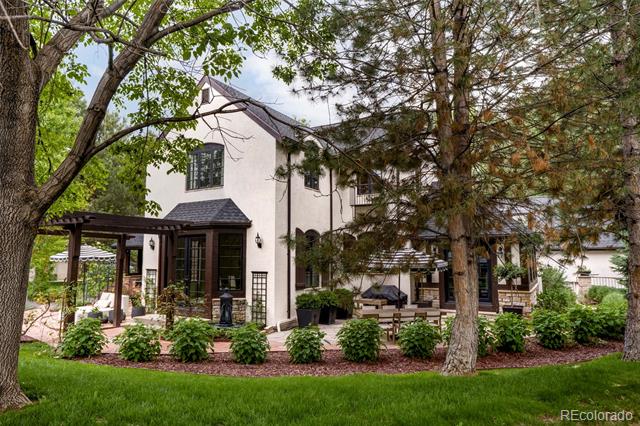 4 Foxtail Circle