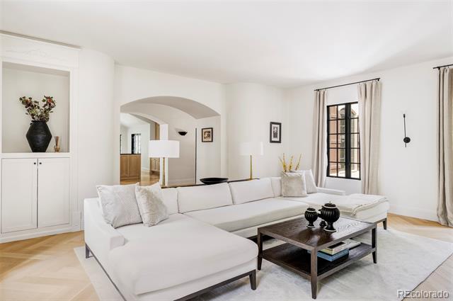 4 Foxtail Circle