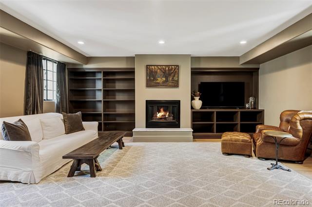 4 Foxtail Circle