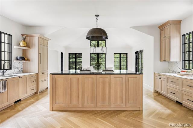 4 Foxtail Circle