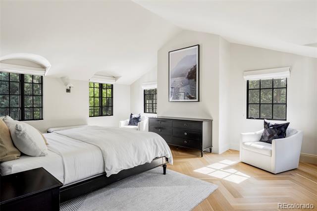 4 Foxtail Circle