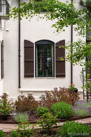 4 Foxtail Circle