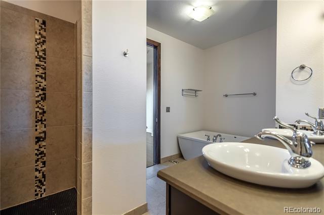 2101 Larimer Street Unit: 402
