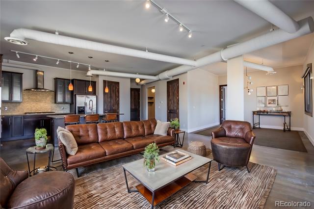 2101 Larimer Street Unit: 402