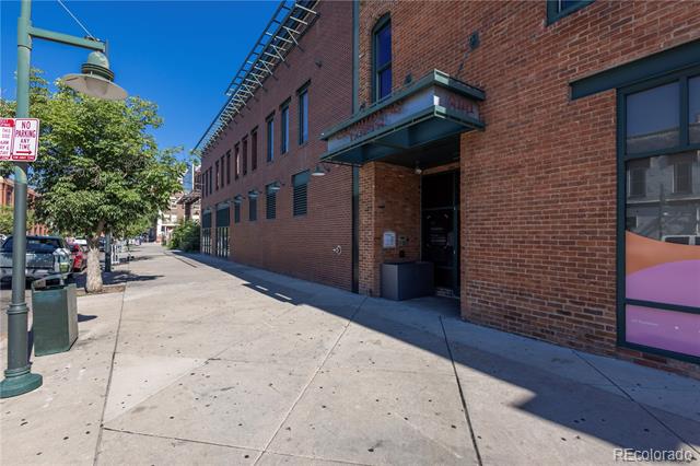 2101 Larimer Street Unit: 402