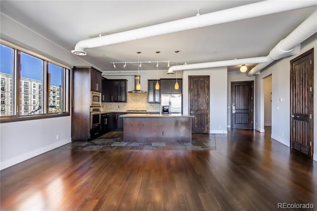 2101 Larimer Street Unit: 402