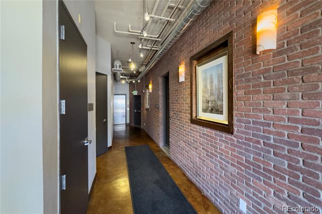 2101 Larimer Street Unit: 402