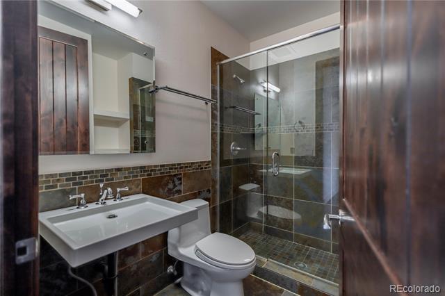 2101 Larimer Street Unit: 402