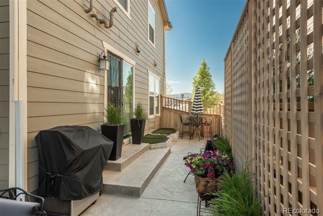 2907 Distant Rock Avenue
