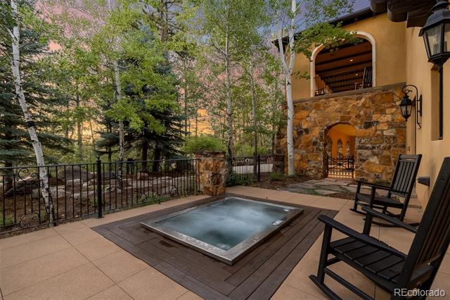 1 Elk Pointe Lane