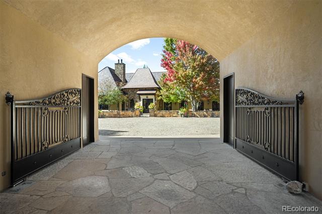 1 Elk Pointe Lane