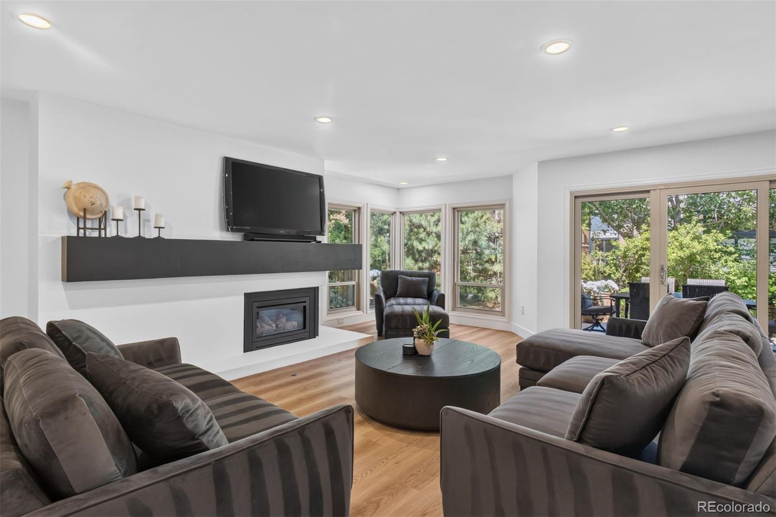 5373 E Links Circle