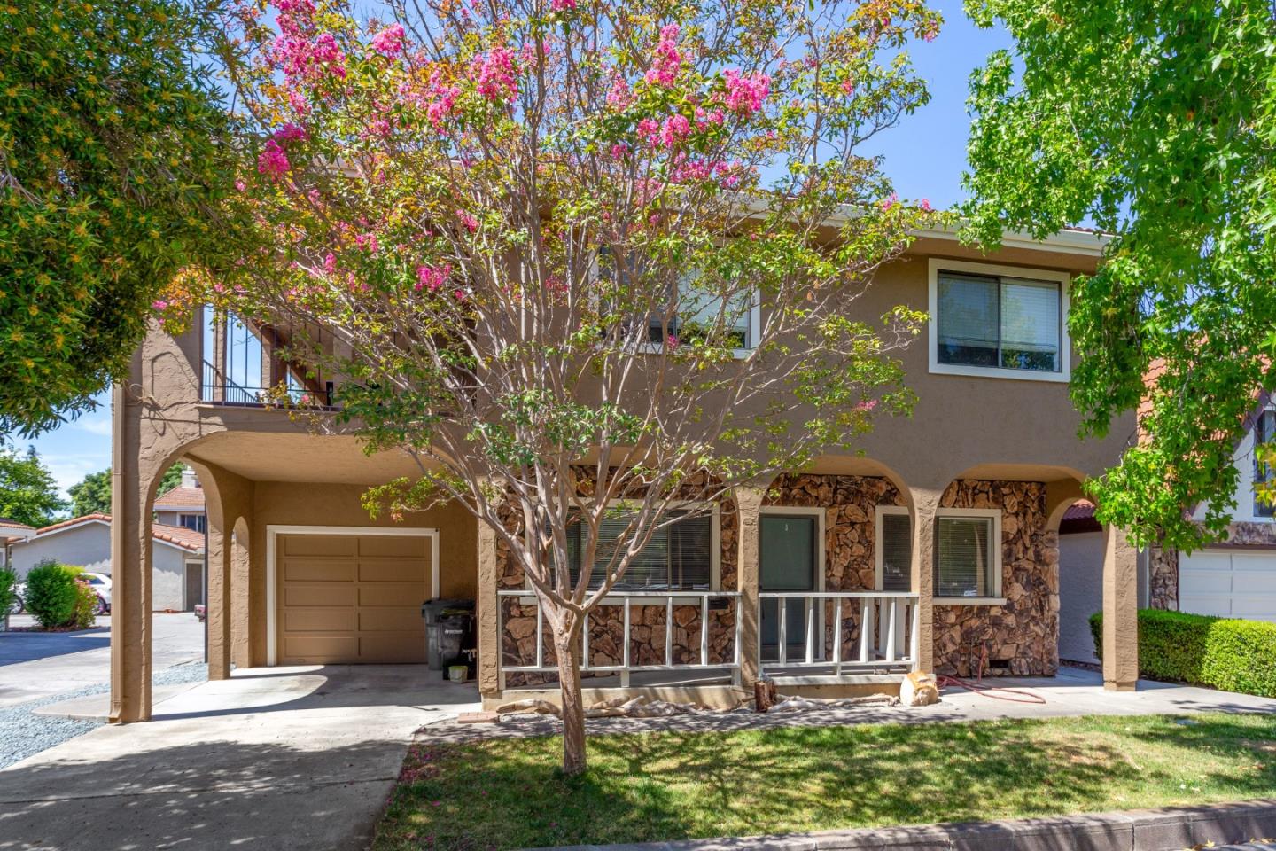 507 & 509 W Rincon AVE