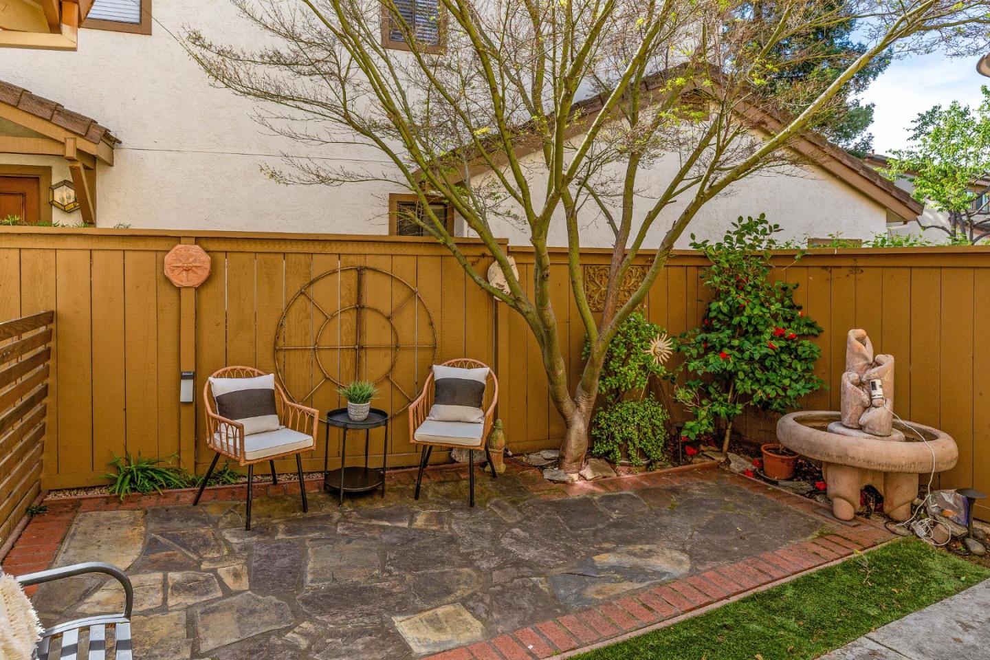 1374 Keenan WAY
