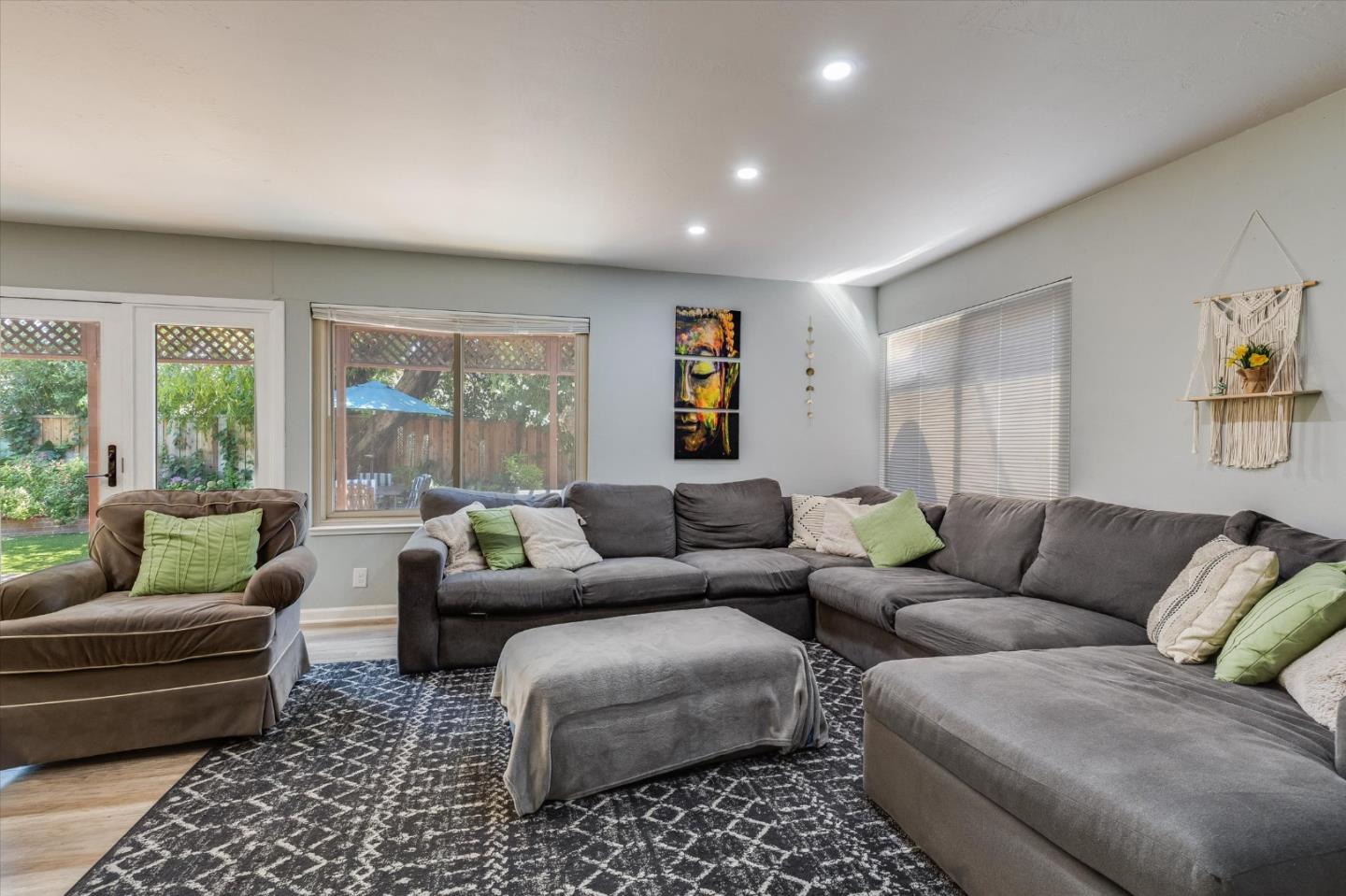 282 Bluefield DR