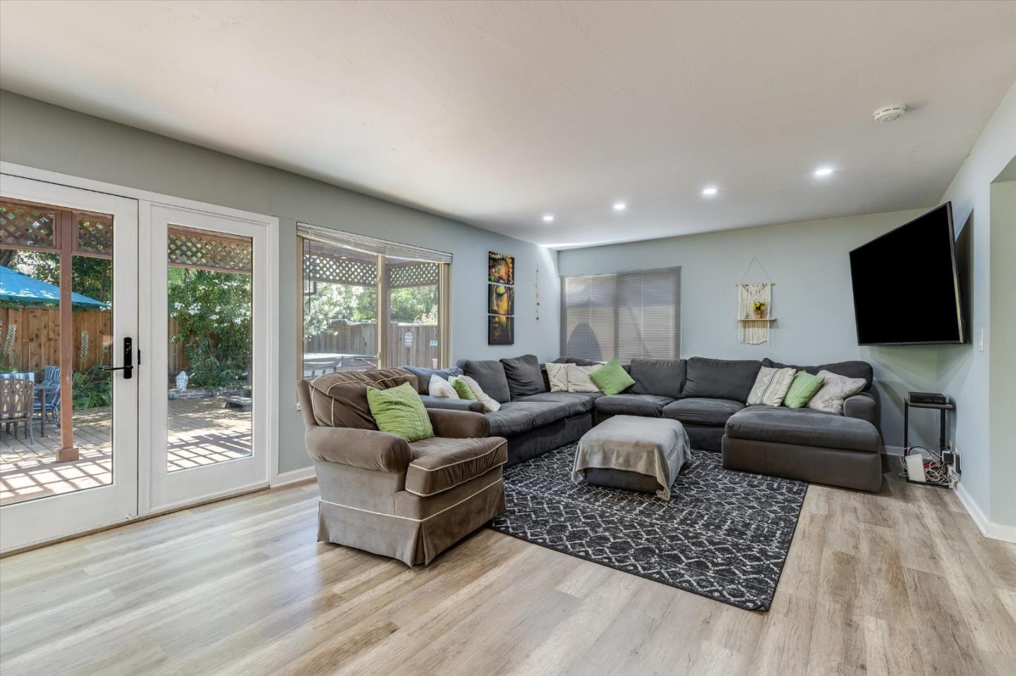 282 Bluefield DR
