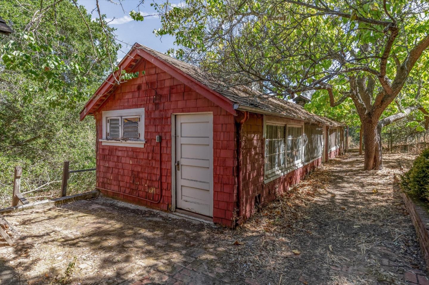 15895 Ravine RD