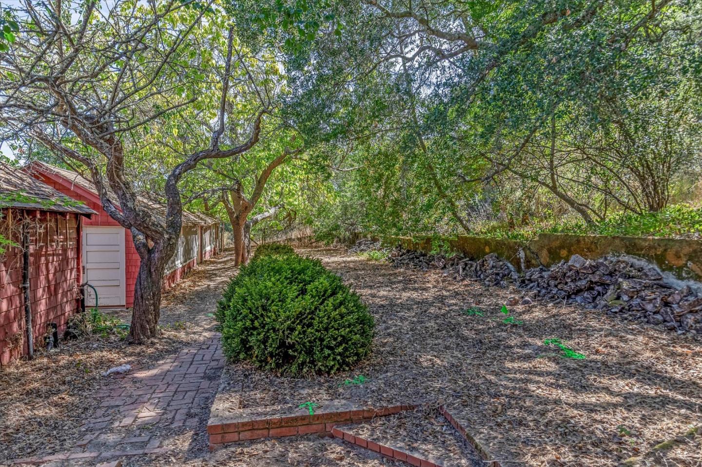 15895 Ravine RD