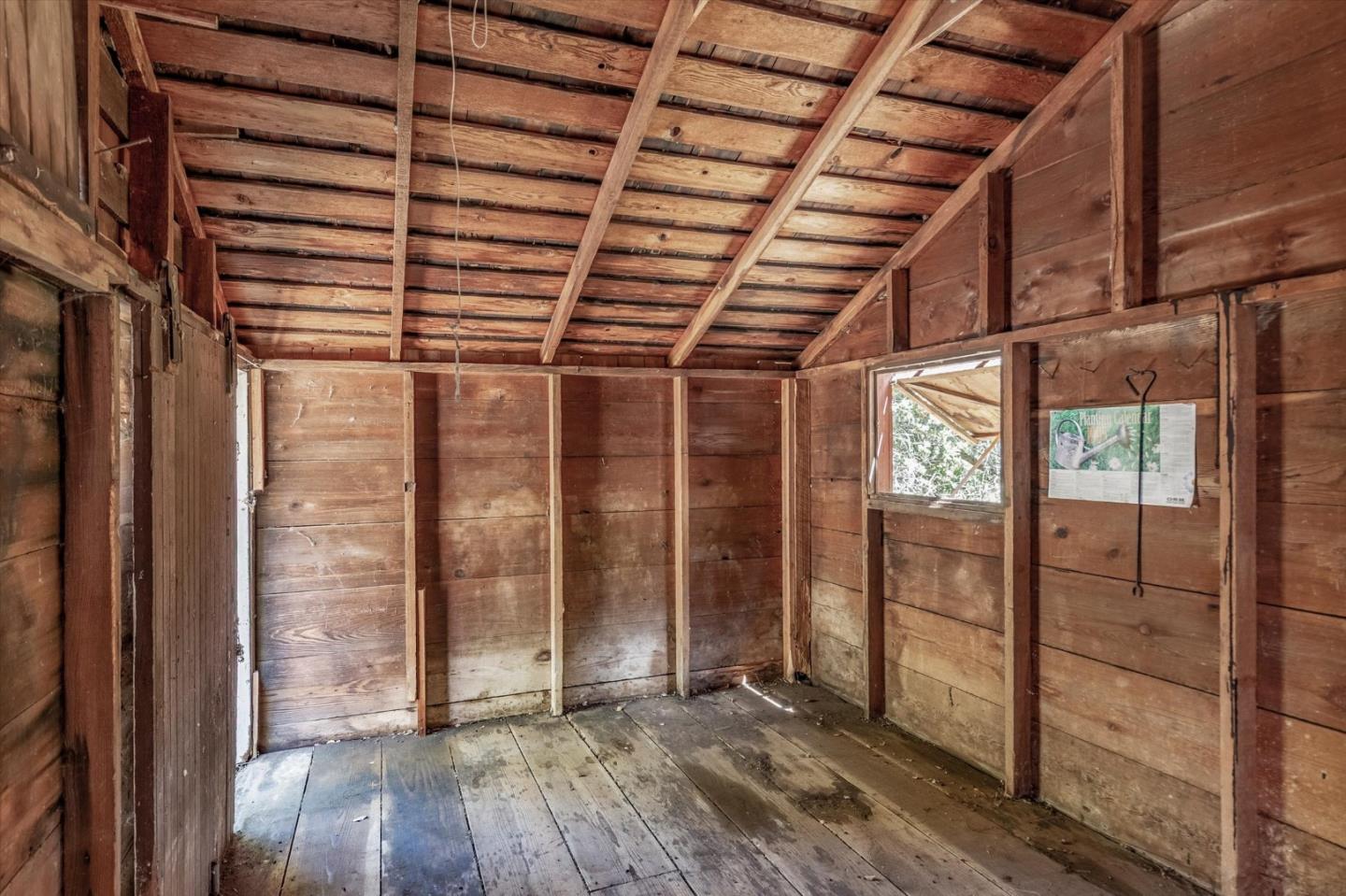 15895 Ravine RD